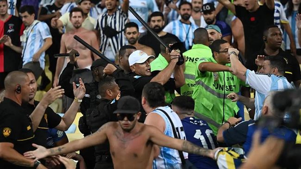 Brazil đối diện với cái kết đắng sau vụ bạo loạn kinh hoàng ở sân Maracana - 1 Brazil đối diện với cái kết đắng sau vụ bạo loạn kinh hoàng ở sân Maracana - 1