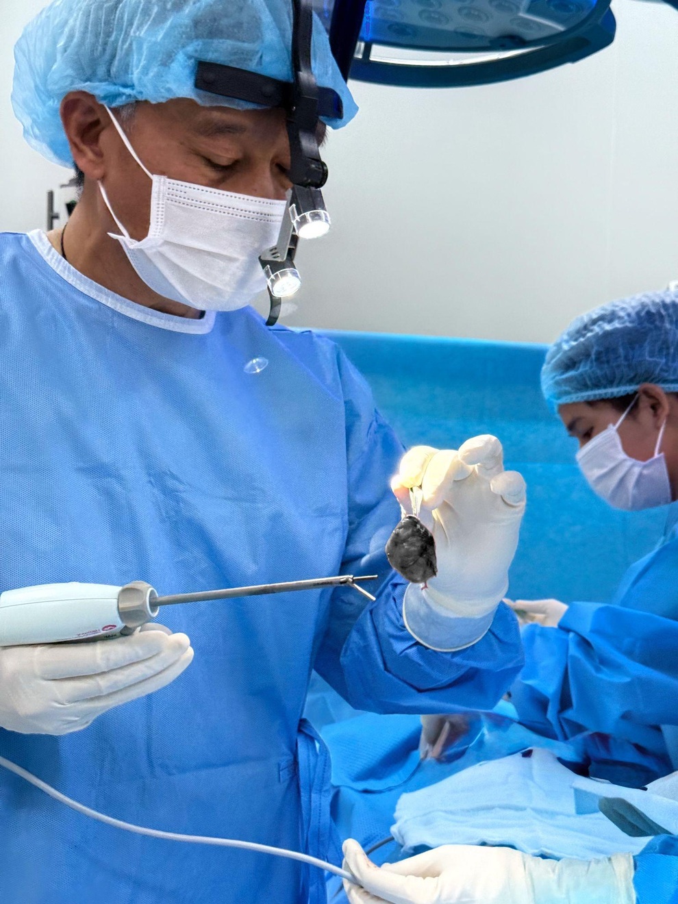Đặt túi ngực cho khách hàng có u vú cần phẫu thuật - 4 Đặt túi ngực cho khách hàng có u vú cần phẫu thuật - 4