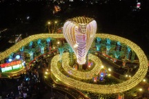 Ngắm linh vật rắn dài 135m tại Phú Yên