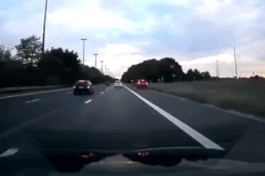 Sẽ thế nào nếu mất tập trung khi lái xe trên đường cao tốc?