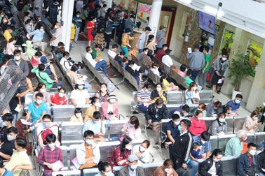 Hàng ngàn người ở TPHCM đi điều trị bệnh về da ngay sau kỳ nghỉ Tết