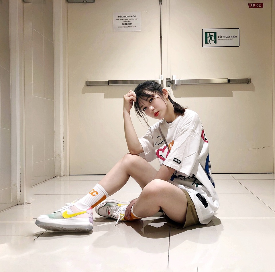 Nữ sinh năm cuối Học viện Tòa án gây sốt với hình ảnh xinh đẹp - 5