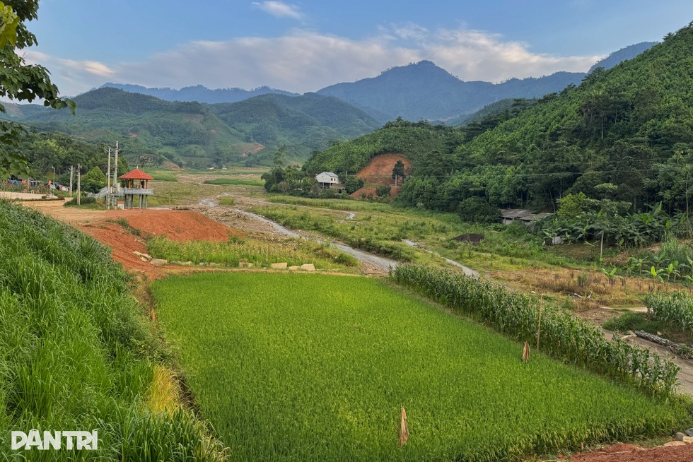 Ý Đảng hợp lòng dân: Tái định cư sau Yagi và “những ngôi làng của niềm tin”  - 5 Ý Đảng hợp lòng dân: Tái định cư sau Yagi và “những ngôi làng của niềm tin”  - 5