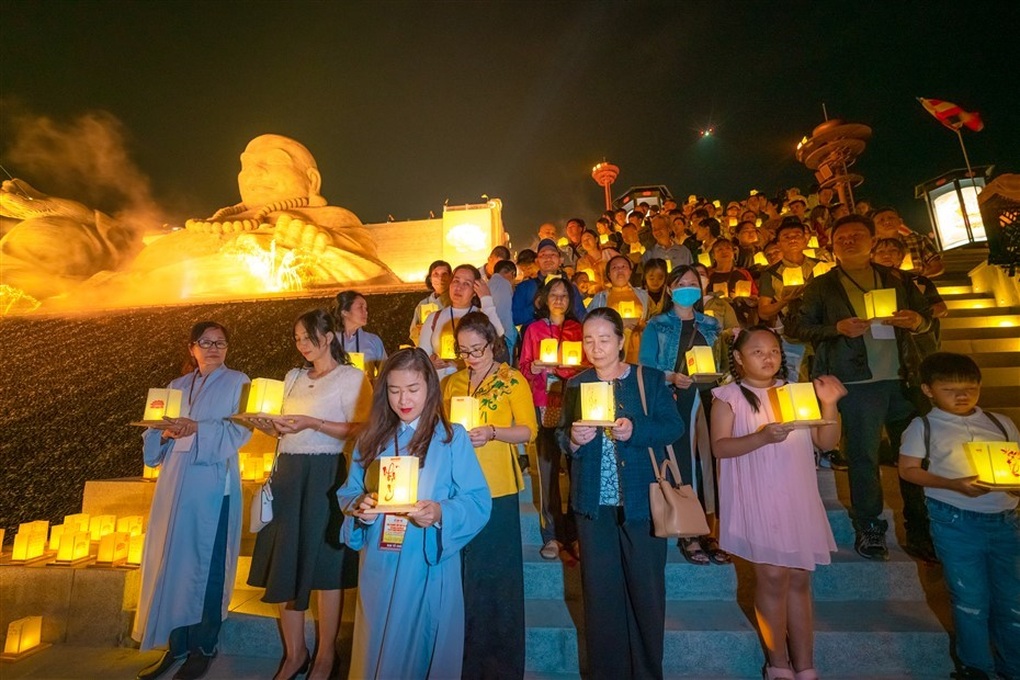 Lễ an vị Tôn tượng Bồ Tát Di Lặc linh thiêng trên đỉnh Bà Đen - 4 Lễ an vị Tôn tượng Bồ Tát Di Lặc linh thiêng trên đỉnh Bà Đen - 4