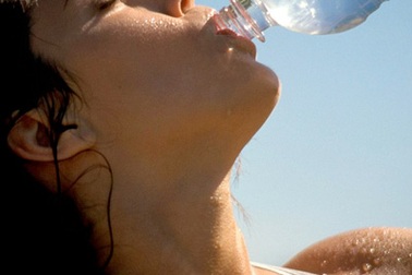 Sức khoẻ ảnh hưởng như thế nào khi uống quá nhiều nước?