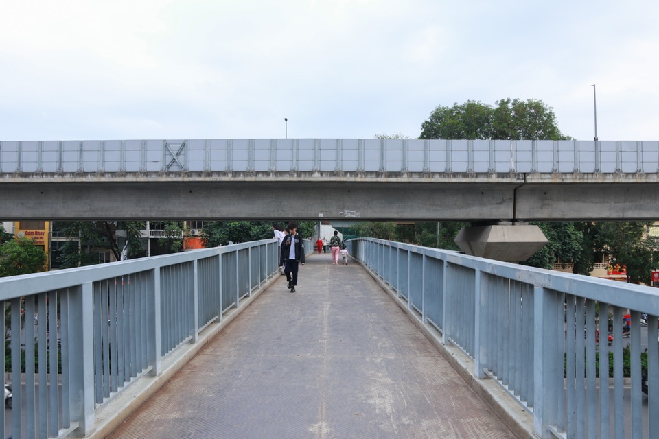 Tim đập chân run mỗi lần giơ tay xin sang đường... - 3 Tim đập chân run mỗi lần giơ tay xin sang đường... - 3