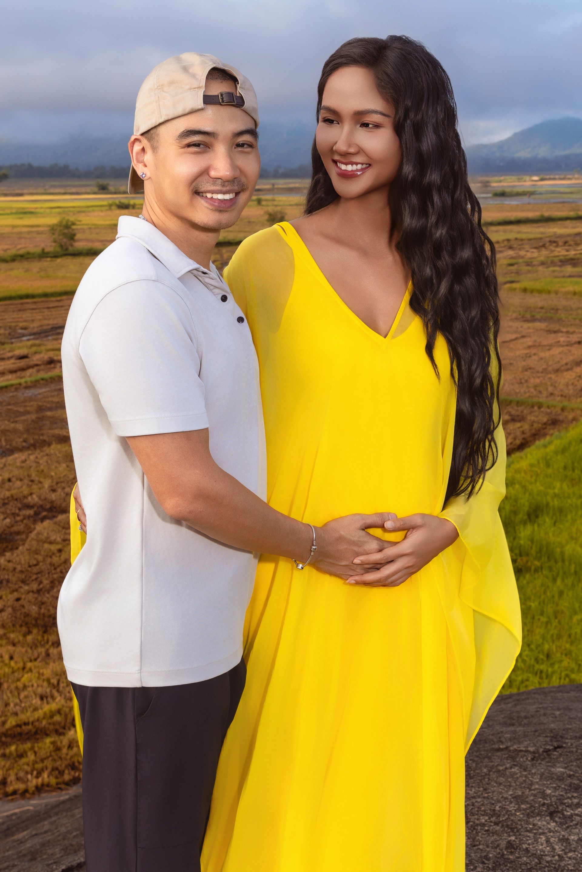 HHen Niê và loạt trang phục “giấu bụng” trước khi công bố tin vui - 2 HHen Niê và loạt trang phục “giấu bụng” trước khi công bố tin vui - 2