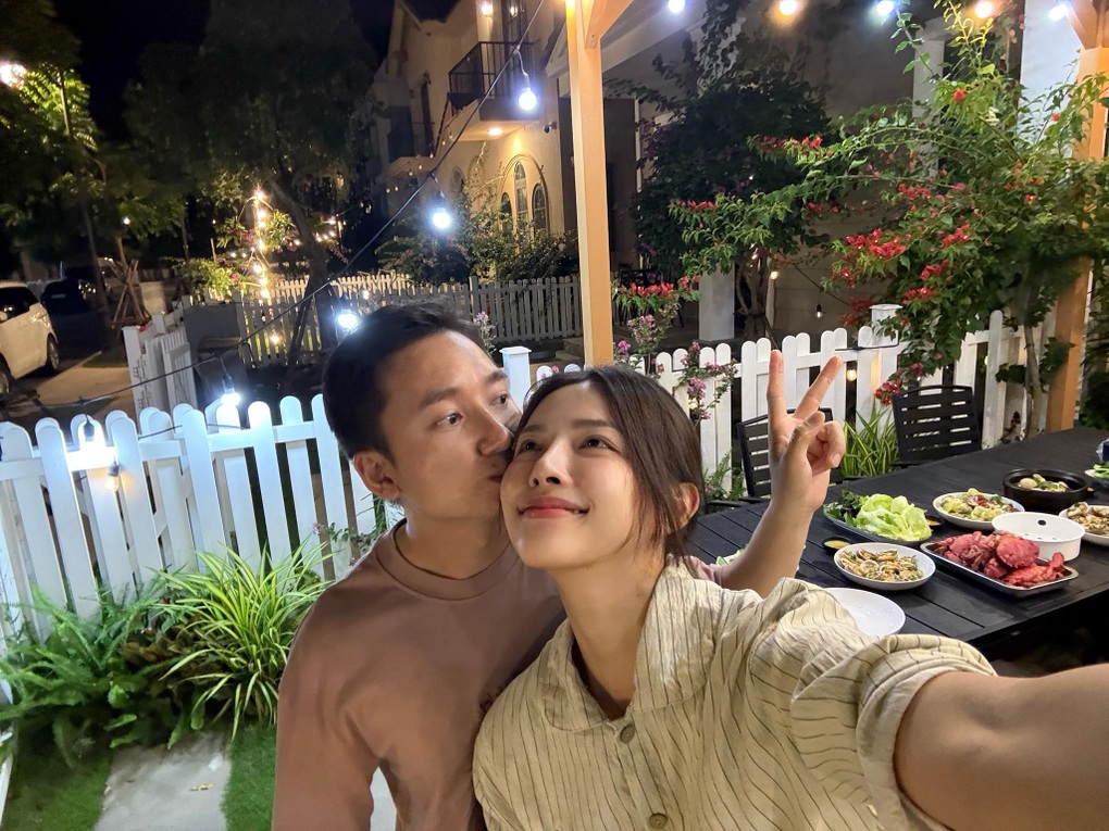 Vợ hot girl của Phan Mạnh Quỳnh phản bác tin đồn yêu vì tiền - 2 Vợ hot girl của Phan Mạnh Quỳnh phản bác tin đồn yêu vì tiền - 2