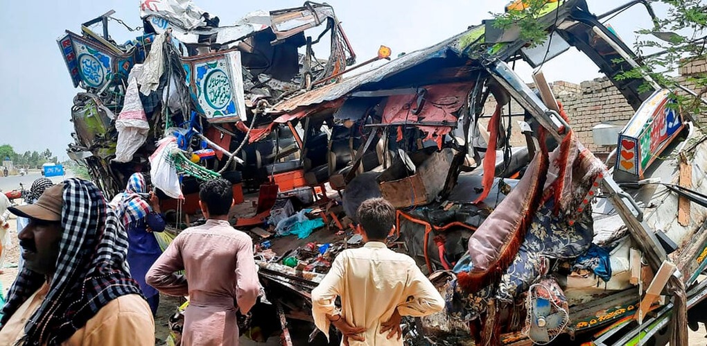 Xe buýt rơi xuống khe núi ở Pakistan, 41 người thiệt mạng - 1 Xe buýt rơi xuống khe núi ở Pakistan, 41 người thiệt mạng - 1