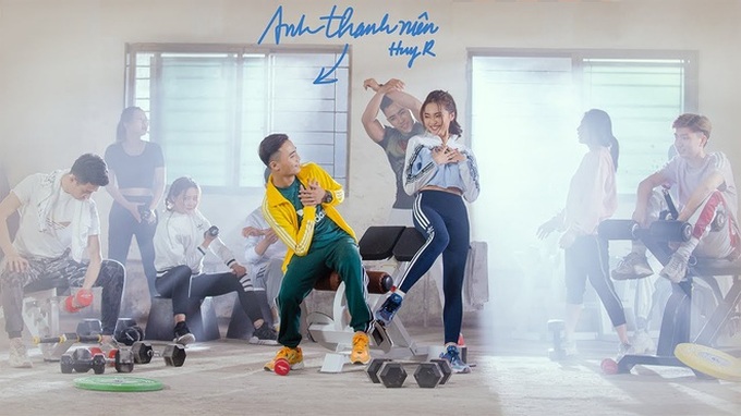 Sau 2 MV sở hữu lượt view thất bát, HuyR cuối cùng cũng đạt thành tích 100 triệu view đầu tiên với sản phẩm debut - Ảnh 5. Sau 2 MV sở hữu lượt view thất bát, HuyR cuối cùng cũng đạt thành tích 100 triệu view đầu tiên với sản phẩm debut - Ảnh 5.