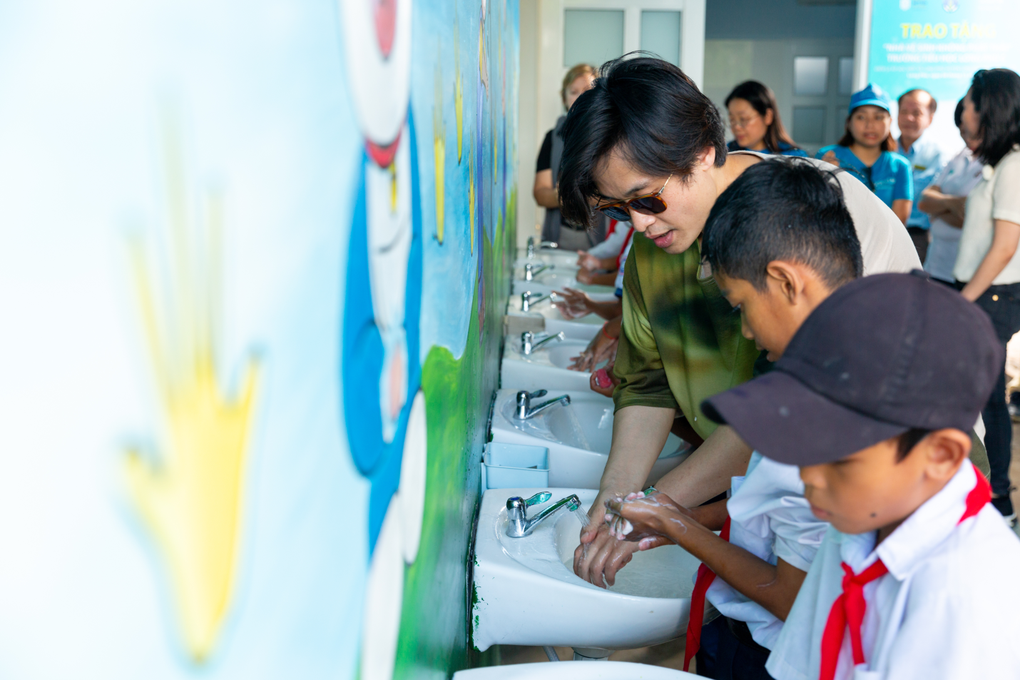 Hà Anh Tuấn lần đầu chia sẻ về dự án Sáng kiến thay đổi tương lai - 2 Hà Anh Tuấn lần đầu chia sẻ về dự án Sáng kiến thay đổi tương lai - 2