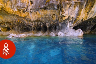 Vẻ kỳ ảo của hang đá cẩm thạch