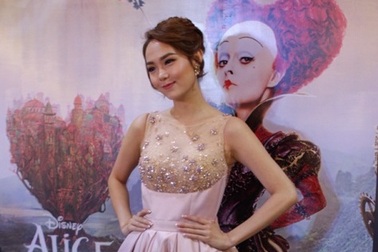 Minh Hằng khoe vẻ đẹp ngọt ngào với váy xuyên thấu