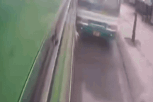 Hai xe buýt ép nhau gây tai nạn ở TPHCM