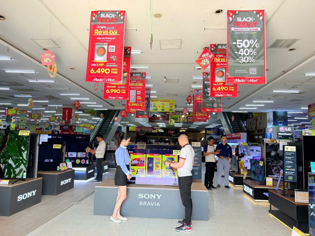 Black Friday 2025: MediaMart tưng bừng khuyến mãi “Giảm thật 2 lần - Quà khủng gấp đôi” - 1