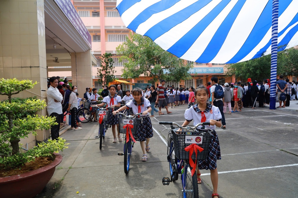 568 suất học bổng đến với học sinh tỉnh Bến Tre - 6 568 suất học bổng đến với học sinh tỉnh Bến Tre - 6