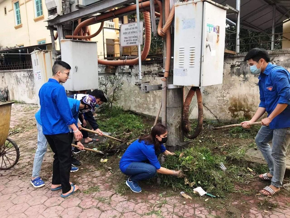 Hà Tĩnh: Những họa sĩ không chuyên tô đẹp cho phố phường - 1 Hà Tĩnh: Những họa sĩ không chuyên tô đẹp cho phố phường - 1