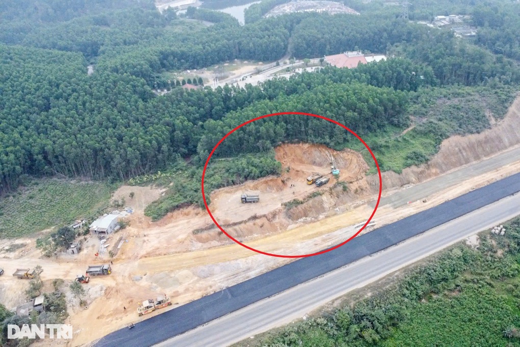 Vụ đoàn xe chở đất đi lạc khỏi Đà Nẵng: Công an kinh tế vào cuộc - 2 Vụ đoàn xe chở đất đi lạc khỏi Đà Nẵng: Công an kinh tế vào cuộc - 2