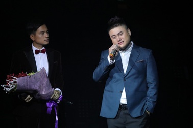 Vũ Duy Khánh khóc nghẹn ân hận khi nhắc về người cha quá cố