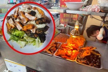 Cơm bụi 160.000 đồng ở Hà Nội: Bình dân bán giá trên trời nhưng khó xử phạt?