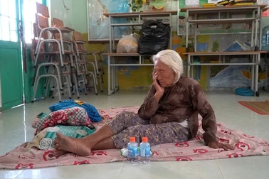 Hơn 30 người cao tuổi ở Lâm Đồng chưa thể trở về nhà sau lũ