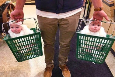 Góc thư giãn: Có những khi bố chết mệt với 2 nhóc sinh đôi