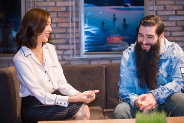 Á hậu Thúy Vân tự tin phỏng vấn đạo diễn Kong: Skull Island bằng tiếng Anh