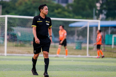 Cầu thủ phong trào đấm gục trọng tài VFF trên sân cỏ