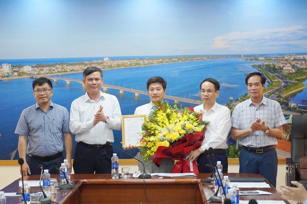 Bổ nhiệm người thay thế giám đốc sở nghỉ hưu trước tuổi - 1 Bổ nhiệm người thay thế giám đốc sở nghỉ hưu trước tuổi - 1