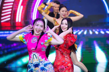 Hồng Diễm, Quỳnh Kool cùng dàn "chị đẹp" phim VTV nhảy bốc lửa gây ấn tượng