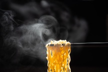 Ethylene oxide phát hiện bên trong mì ăn liền là chất gì, gây hại thế nào?