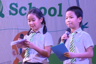 Học sinh IQ School tự tin dẫn chương trình khai giảng bằng tiếng Anh