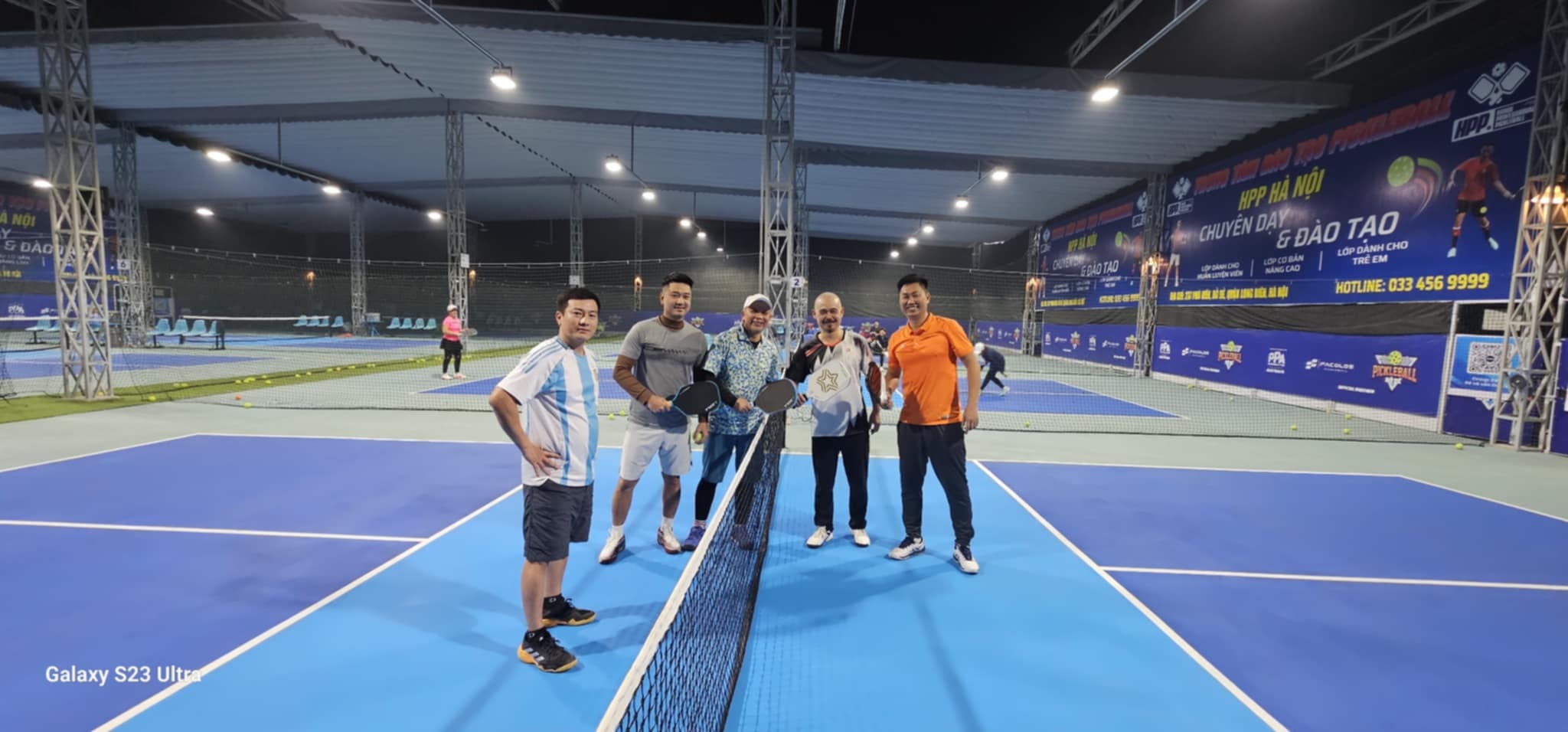 Tùng Dương hát Tái sinh, Vĩnh Xương chơi pickleball đón năm mới 2025 - 3