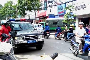 Hỗn chiến kinh hoàng trước Bar Monaco, 2 người thương vong