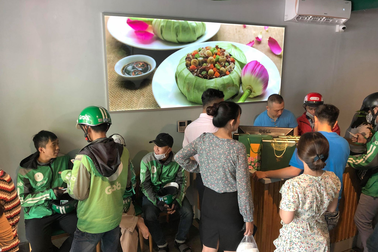 Tải app giao thức ăn, hàng quán "hoa mắt" vì... bán không xuể