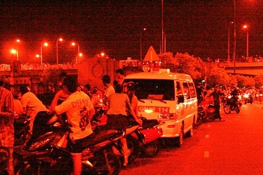 Trắng đêm lặn tìm một thanh niên nhảy cầu chữ Y tự tử