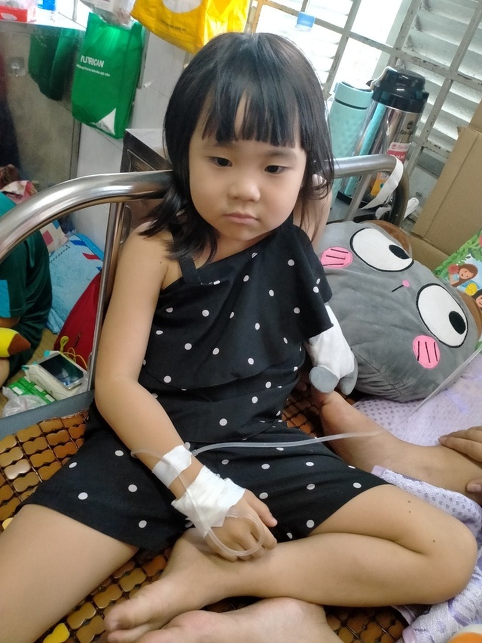 Bạn đọc Dân trí giúp đỡ bé gái ung thư hơn 148 triệu đồng - 1 Bạn đọc Dân trí giúp đỡ bé gái ung thư hơn 148 triệu đồng - 1