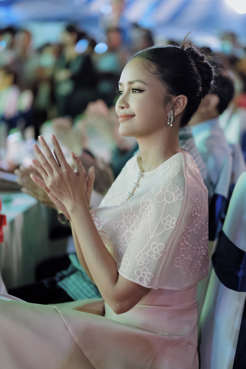 Ngọc Châu được MC của các hoa hậu khuyên theo nghề dẫn chương trình - 1 Ngọc Châu được MC của các hoa hậu khuyên theo nghề dẫn chương trình - 1