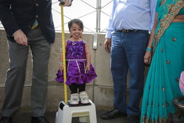 Người phụ nữ thấp nhất thế giới “tỏa sáng” ở New York