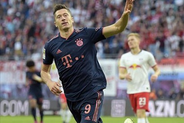 Lewandowski mở tỷ số sớm, Bayern Munich vẫn bị cầm hòa đầy thất vọng