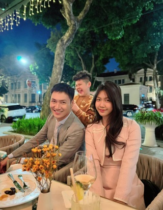Con gái 16 tuổi của Mạnh Trường gây sốt: Xinh như hoa hậu, cao gần bằng bố - 7
