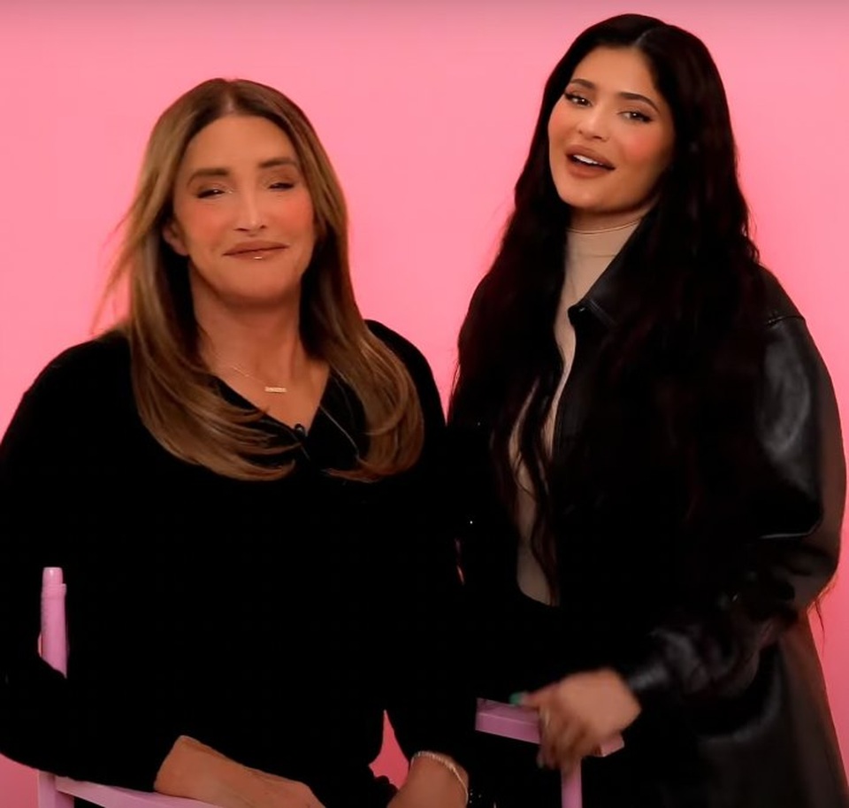 Kylie Jenner trang điểm cho người cha đã chuyển giới - 2 Kylie Jenner trang điểm cho người cha đã chuyển giới - 2
