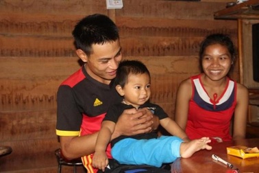 Gặp lại đôi vợ chồng trẻ 2 năm sau “đám cưới đặc biệt”