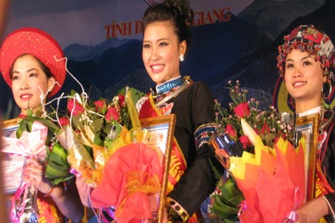 Thiếu nữ miền “Cao nguyên đá” cùng nhau đua sắc