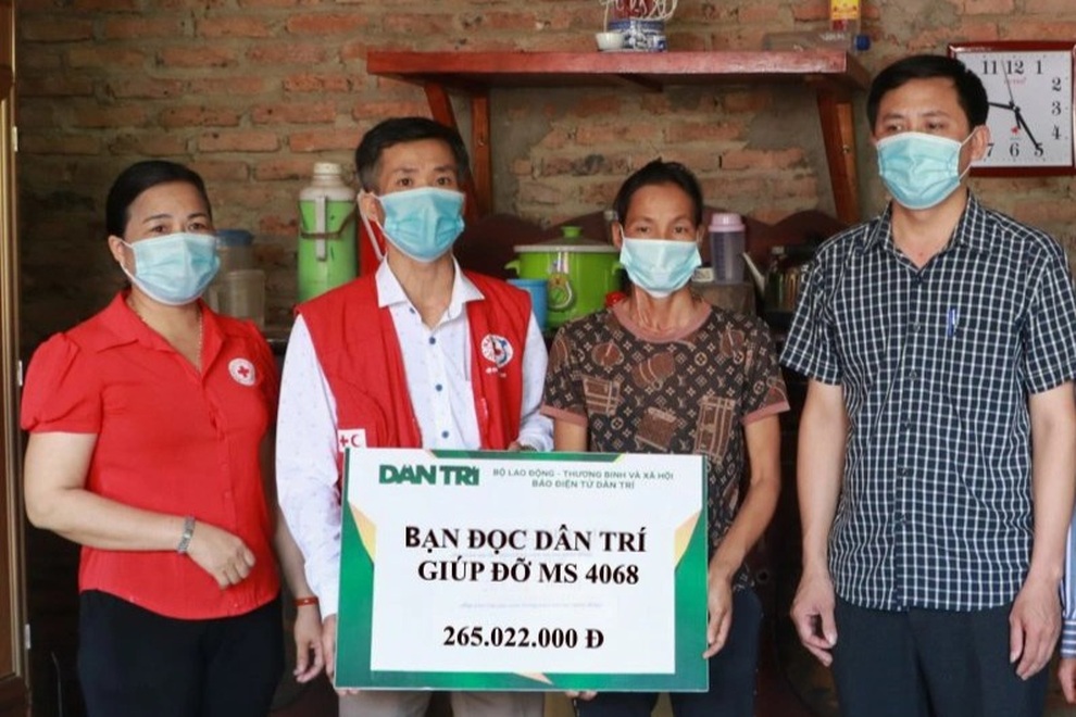 Hơn 265 triệu đồng của bạn đọc Dân trí đến với người phụ nữ mắc ung thư - 1 Hơn 265 triệu đồng của bạn đọc Dân trí đến với người phụ nữ mắc ung thư - 1