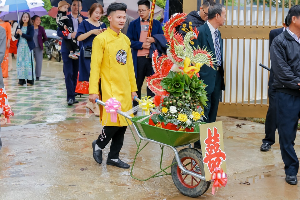 Dàn xe cút kít trong đám hỏi ở Thái Nguyên gây bão cộng đồng mạng - 1 Dàn xe cút kít trong đám hỏi ở Thái Nguyên gây bão cộng đồng mạng - 1