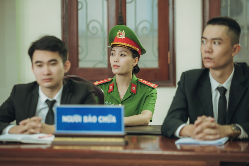 Sao Mai Huyền Trang làm nữ cảnh sát trong phim ca nhạc - 2 Sao Mai Huyền Trang làm nữ cảnh sát trong phim ca nhạc - 2