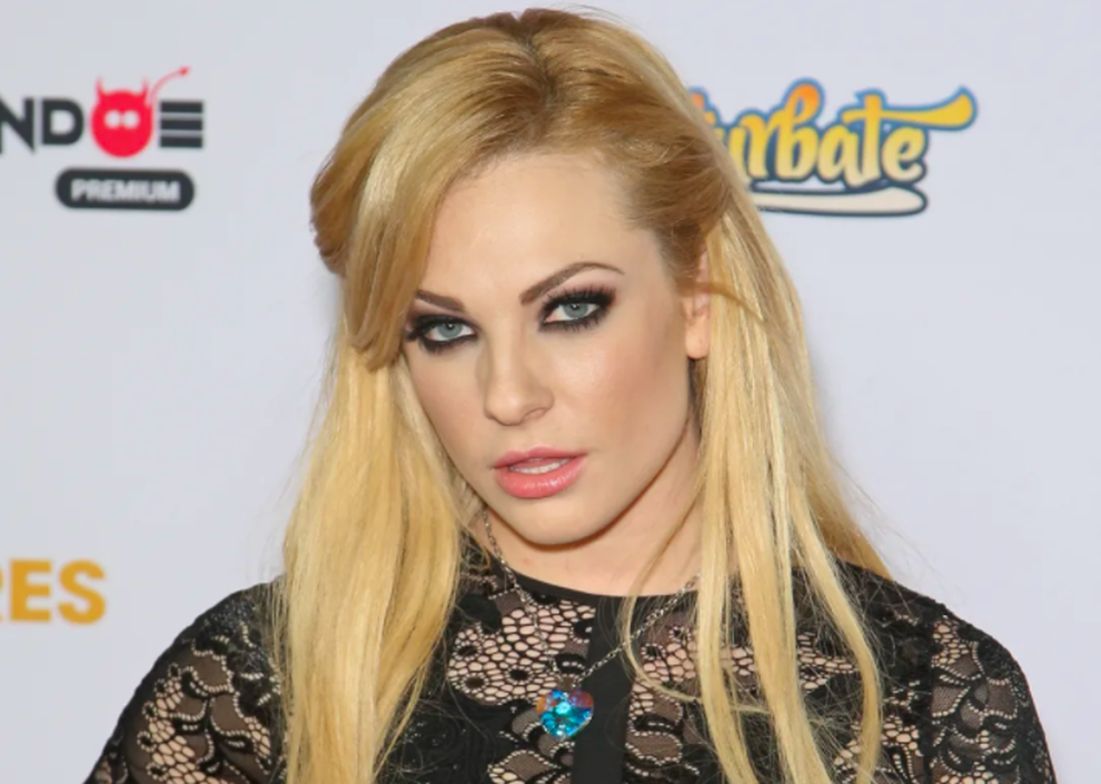 Nữ diễn viên phim người lớn tự sát bằng súng ở tuổi 31 - 1 Nữ diễn viên phim người lớn tự sát bằng súng ở tuổi 31 - 1