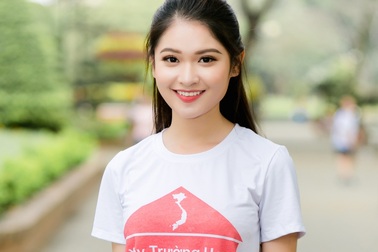 Á hậu Thuỳ Dung cùng sinh viên gây quỹ xây trường giúp trẻ em nghèo