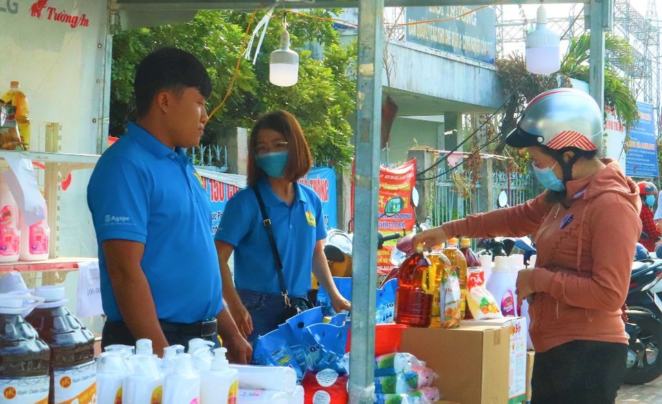 Ấm lòng Phiên chợ nghĩa tình chăm lo đời sống công nhân Cần Thơ - 2